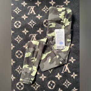 BNWT Lululemon camo leggings size 2